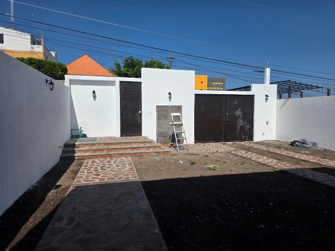 Amplio terreno de 490m2 para jardin en casa residencial en venta
